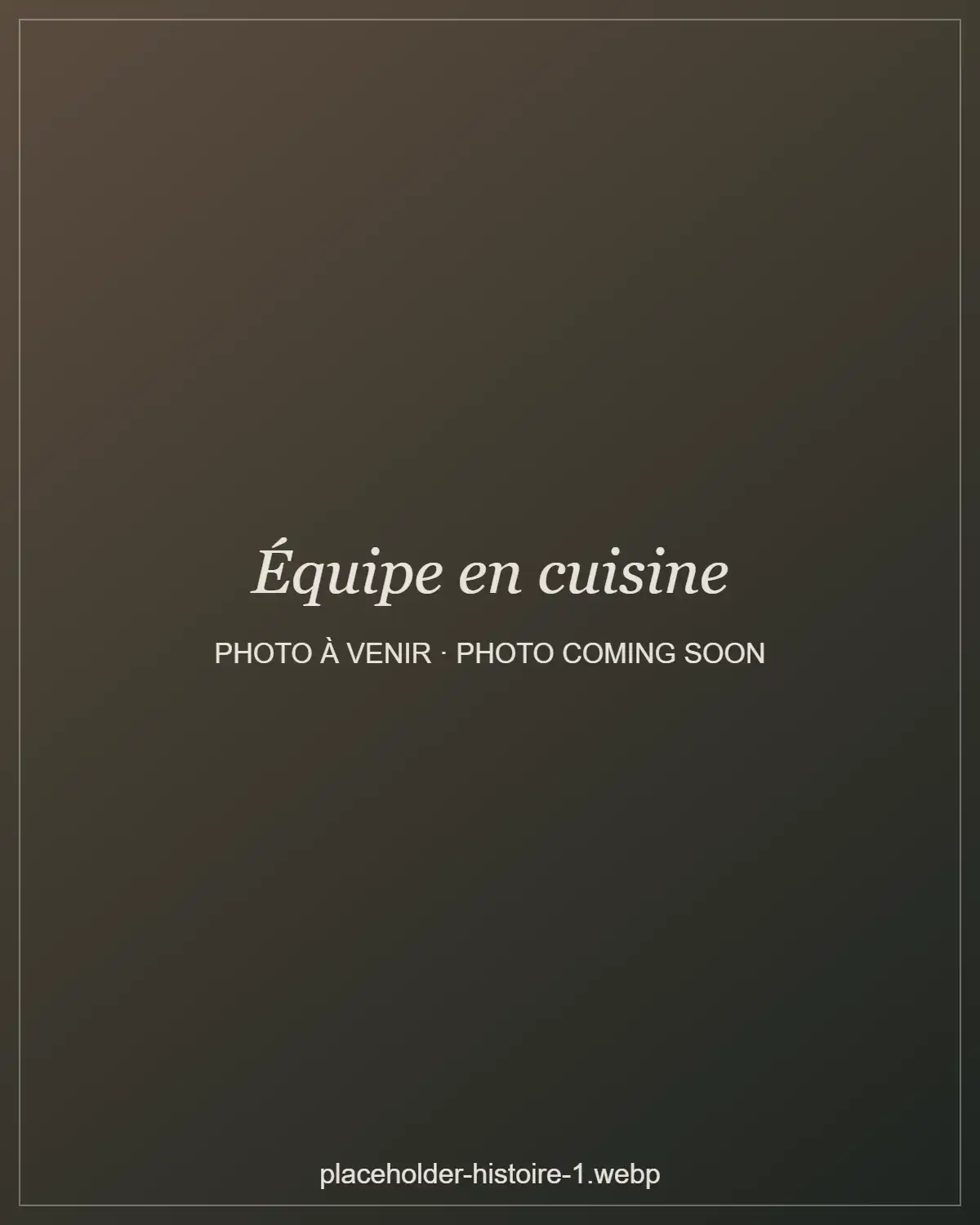 L'équipe de cuisine de Maison Lierre au travail derrière le passe