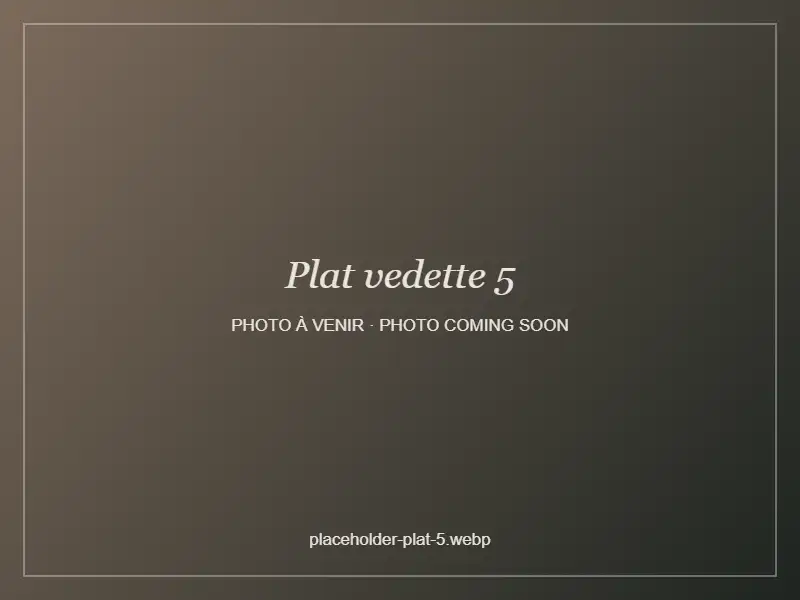 Espresso servi dans une tasse de céramique sur le comptoir